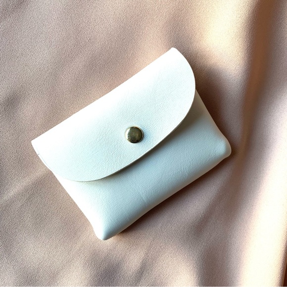 โพ๏ธ2/$25 White Coin Purse/ Coin bag / mini purse - Picture 5 of 8